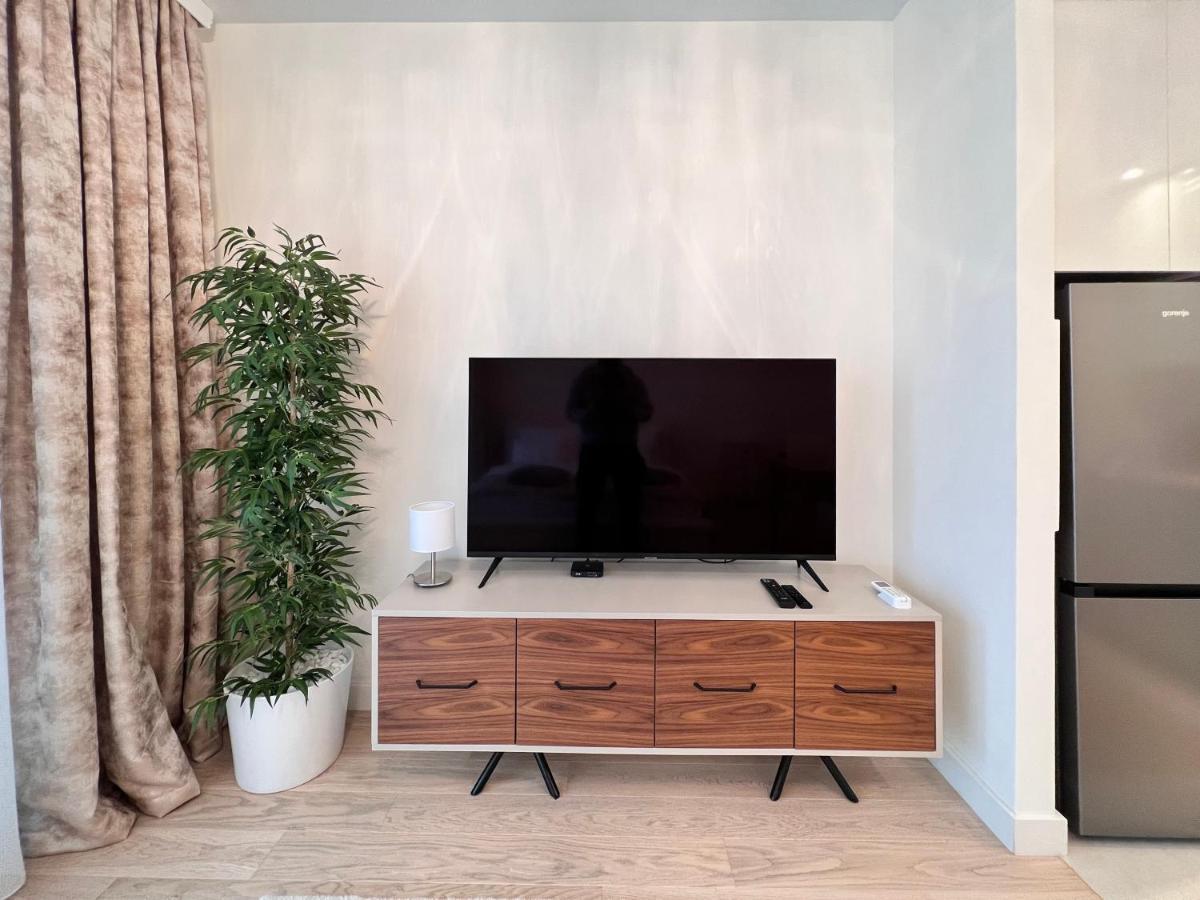 Waterfront Luxury Suites Belgrado Esterno foto