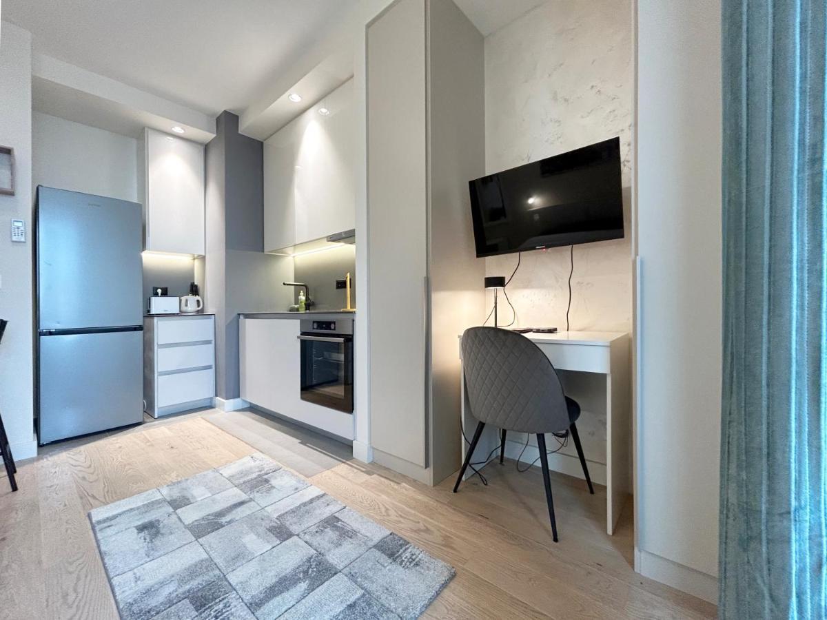 Waterfront Luxury Suites Belgrado Esterno foto