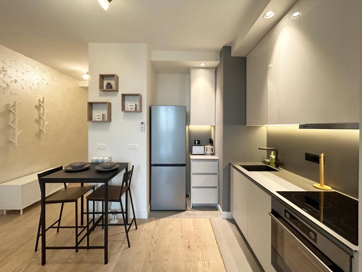 Waterfront Luxury Suites Belgrado Esterno foto