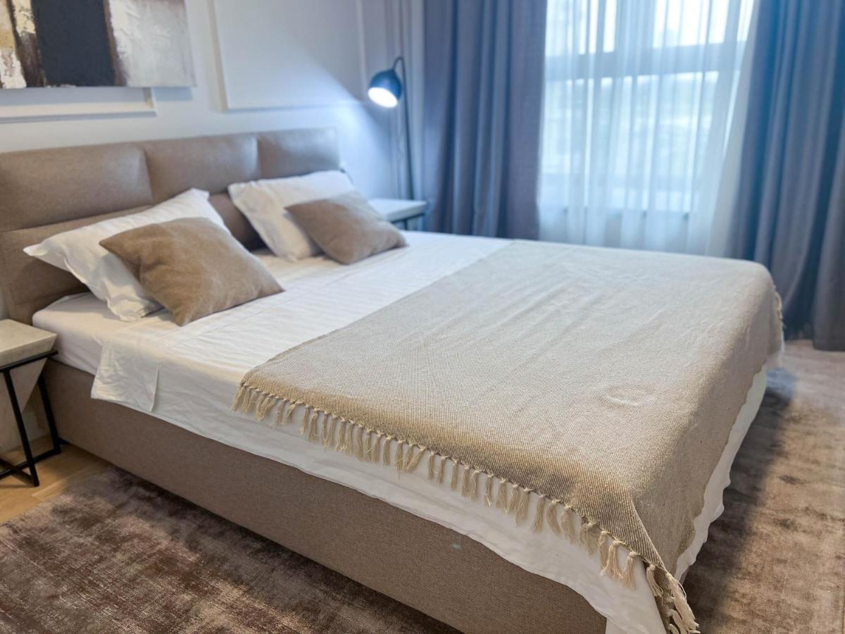 Waterfront Luxury Suites Belgrado Esterno foto