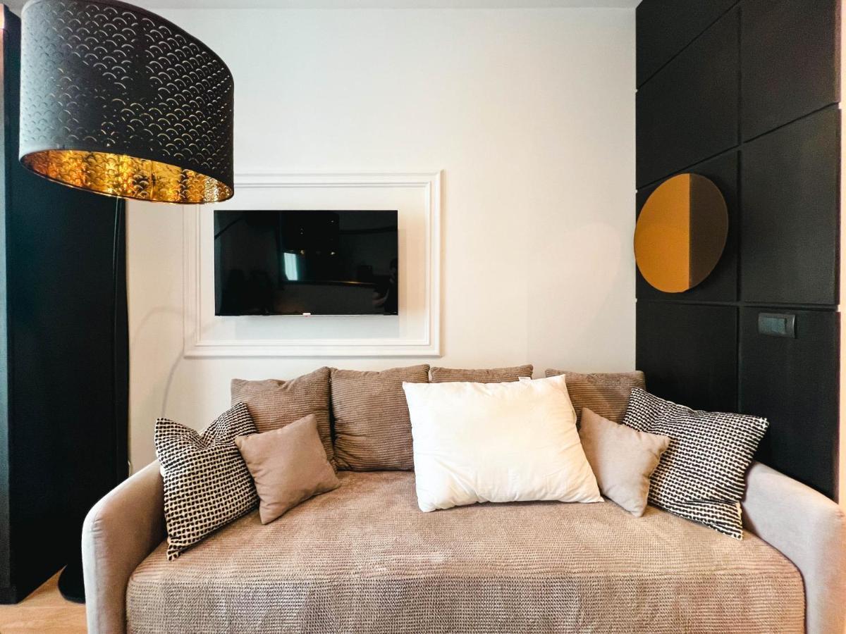 Waterfront Luxury Suites Belgrado Esterno foto