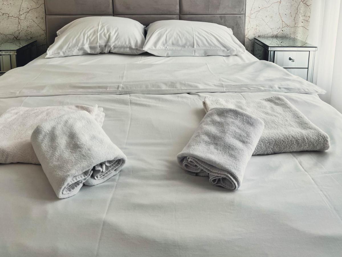 Waterfront Luxury Suites Belgrado Esterno foto