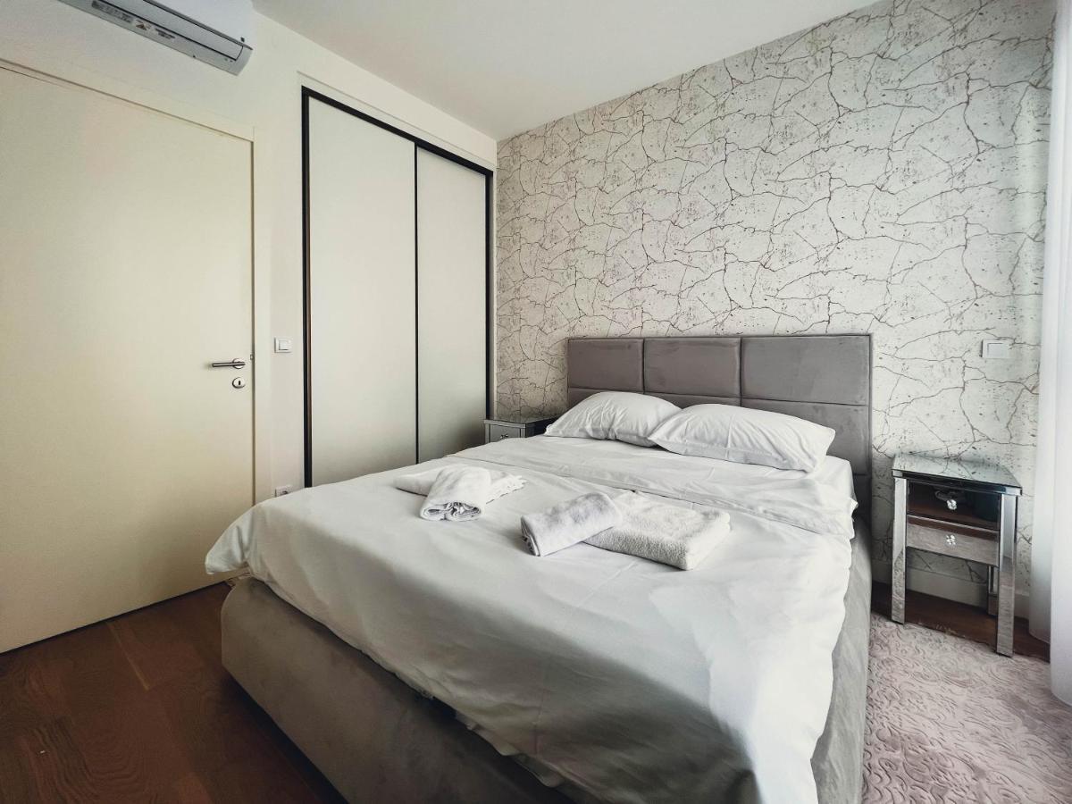 Waterfront Luxury Suites Belgrado Esterno foto