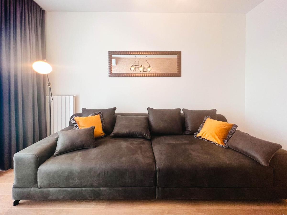 Waterfront Luxury Suites Belgrado Esterno foto