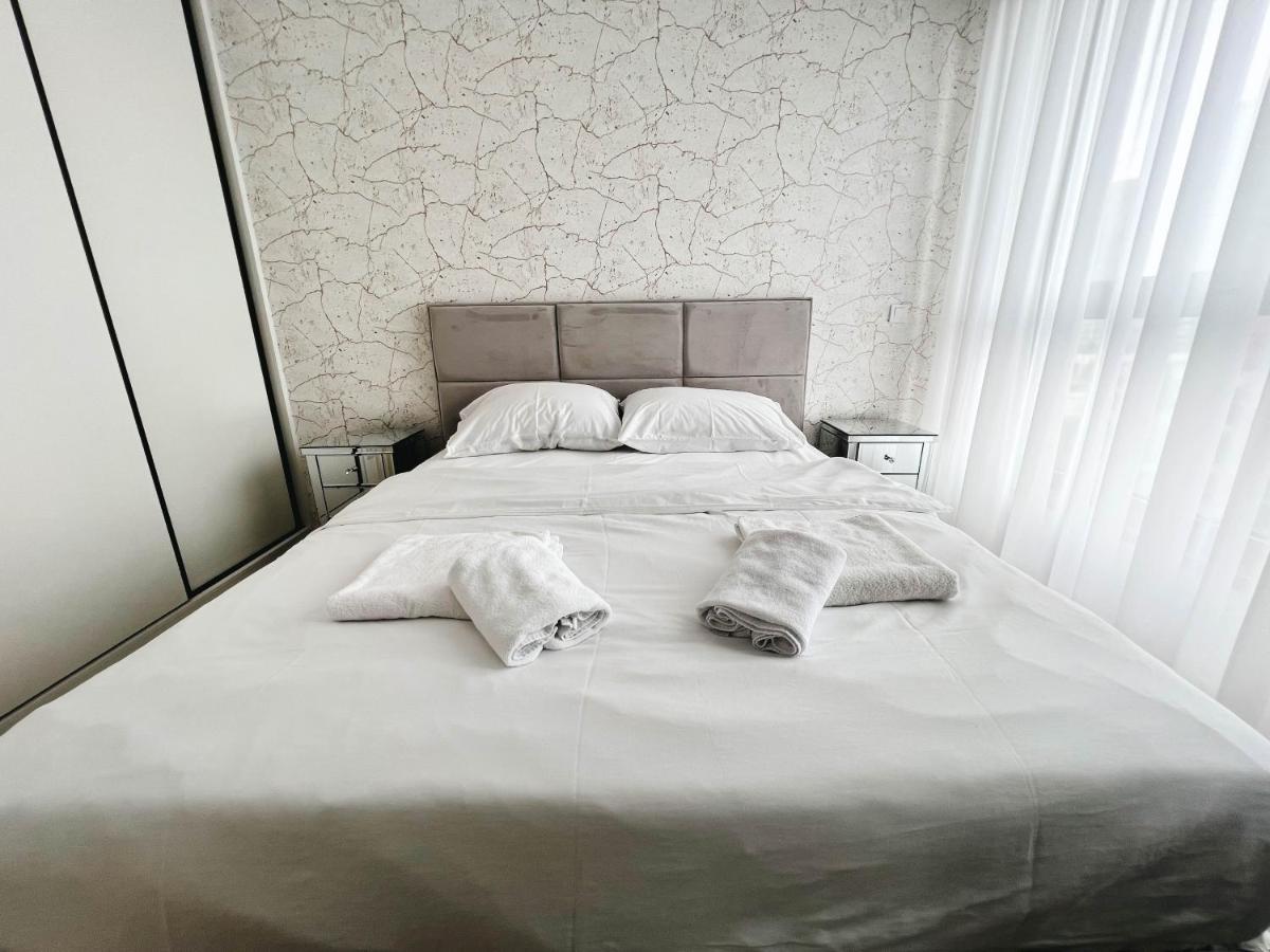 Waterfront Luxury Suites Belgrado Esterno foto