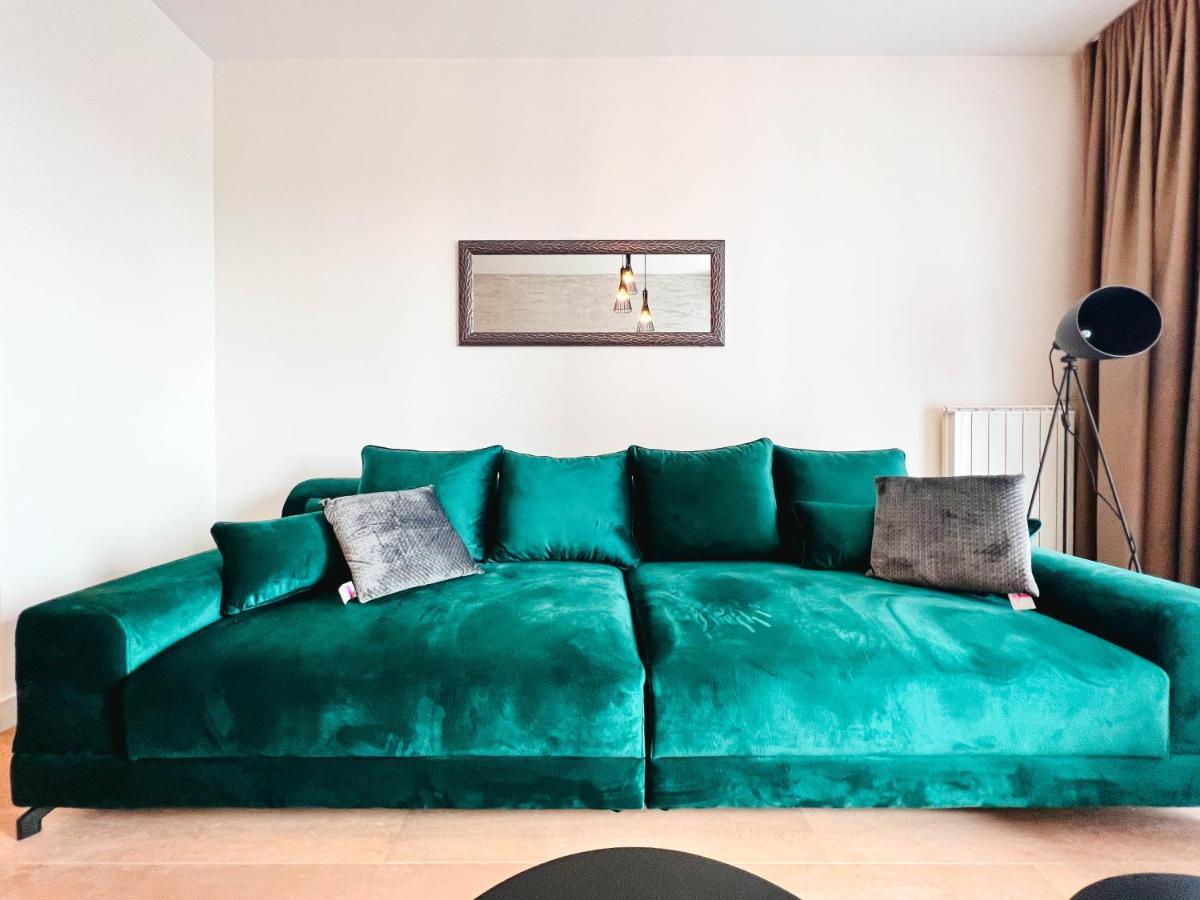 Waterfront Luxury Suites Belgrado Esterno foto