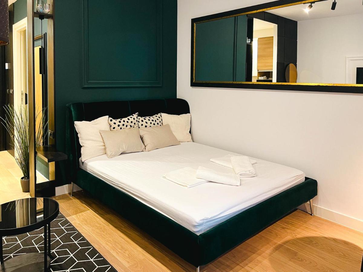 Waterfront Luxury Suites Belgrado Esterno foto