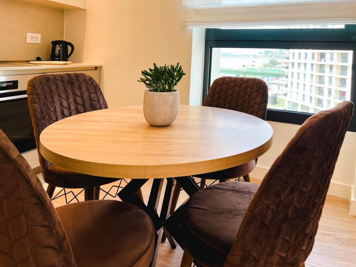 Waterfront Luxury Suites Belgrado Esterno foto