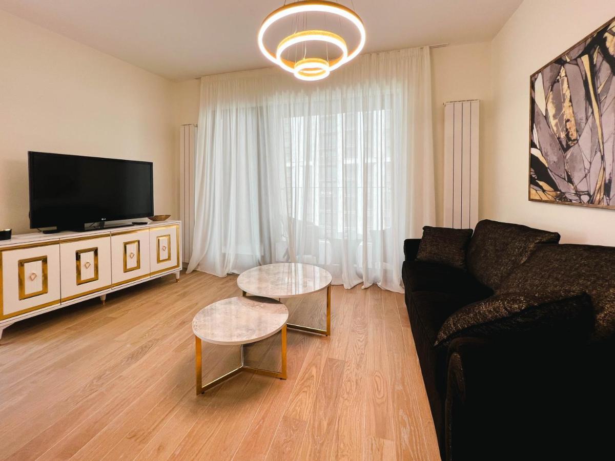 Waterfront Luxury Suites Belgrado Esterno foto