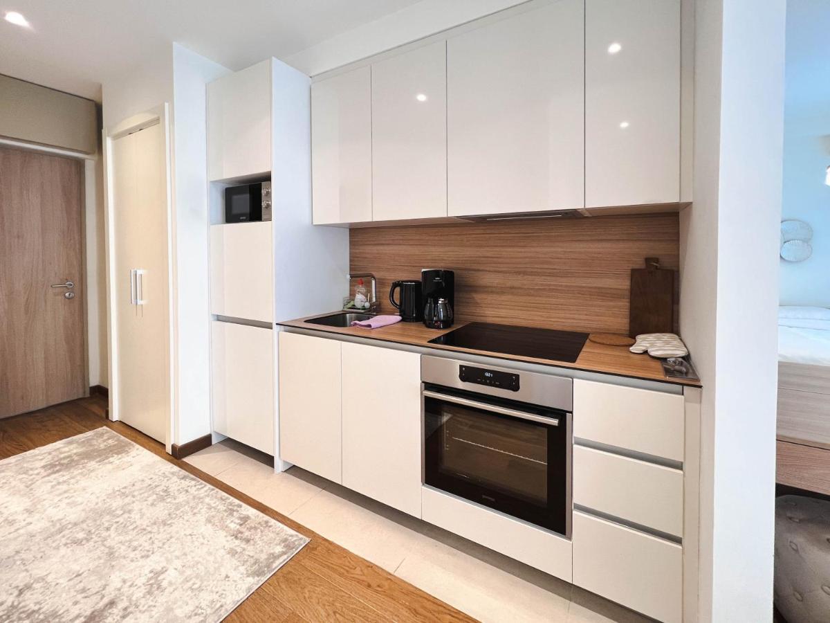 Waterfront Luxury Suites Belgrado Esterno foto